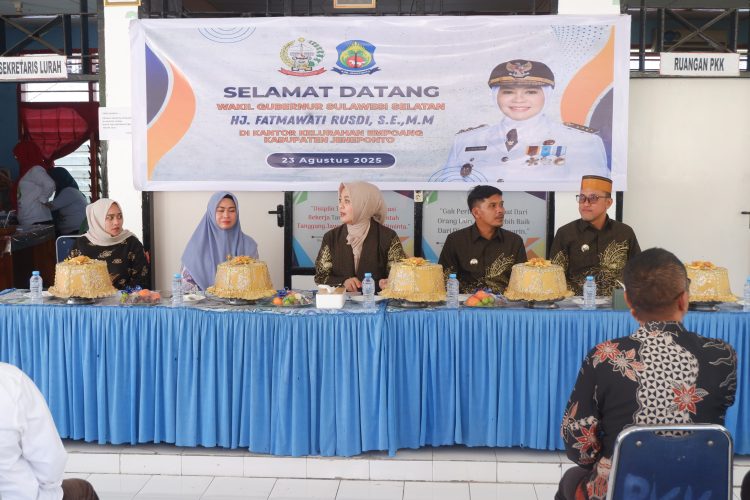 Wakil Gubernur Sulsel, Fatmawati Salurkan Bantuan di Jeneponto, Tegaskan Intervensi Nyata Tekan Stunting dan Kemiskinan Ekstrem