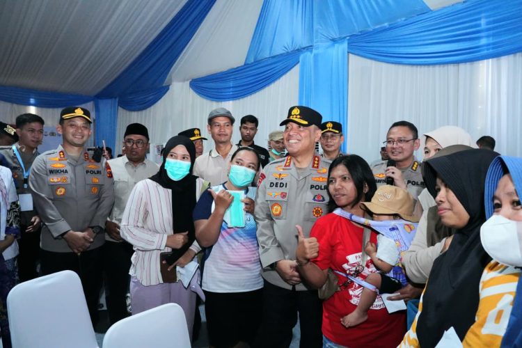 Wakapolri Sapa Warga Gunung Sindur dalam Bakti Sosial Sekolah Kemala Taruna Bhayangkara