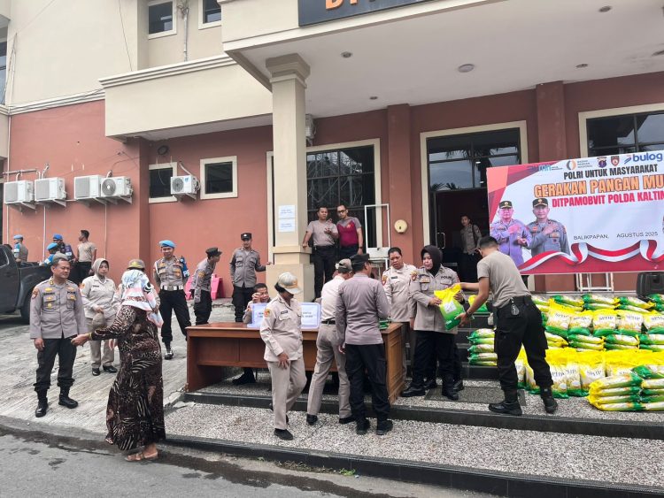 Kepedulian Polri..! Ditpamobvit Polda Kaltim Gelar GPM dan Penjualan Ikan Lele Hasil Panen Bioploc