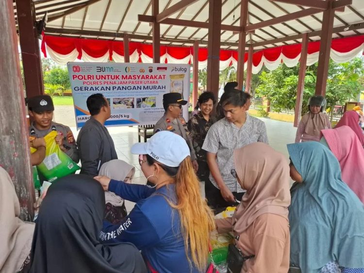 Polres PPU Bersama Bulog Gelar Pasar Pangan Murah di Dua Desa