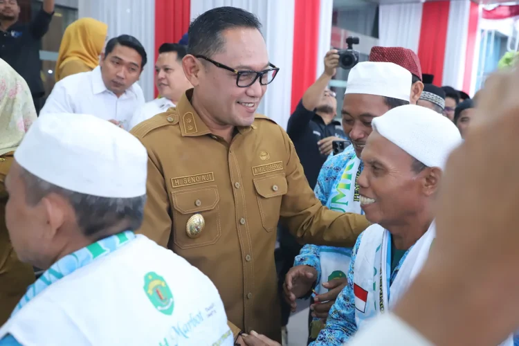 Seno Aji Lepas Keberangkatan Perdana, Ratusan Marbot Masjid Umrah Gratis