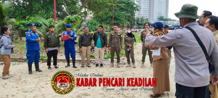 Tindaklanjuti Laporan Masyarakat, Ditpolairud Polda Kaltim bersama DLH Tinjau Pencemaran Limbah Unggas di Kawasan Pesisir Pasar Baru