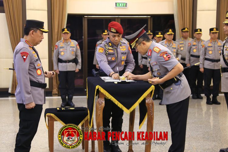 Kapolri Pimpin Sertijab Kabaintelkam dan Dankor Brimob Polri