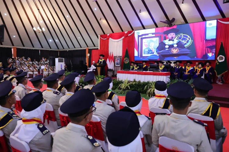 Menteri Nusron Harapkan Lulusan Ciptakan Keadilan, Pemerataan, dan Kesinambungan Ekonomi