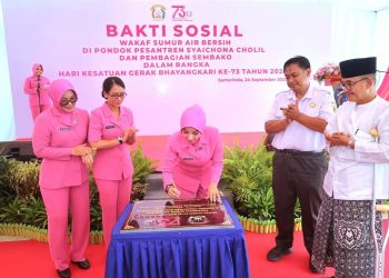 Bhayangkari Kaltim Wujudkan Kepedulian Sosial dengan Sumur Wakaf dan Bantuan Sembako di Ponpes Samarinda