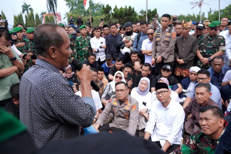Guyub! Gubernur, Pangdam, dan Kapolda Lampung Duduk Lesehan Bersama Massa Aksi