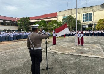 Semarakkan HUT Polantas Ke 70, Satlantas Polres PPU Pimpin Upacara dan Serahkan Alat Bantu Lalu Lintas di Sekolah