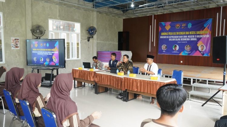 Bidhumas Polda Kaltim Gelar Sosialisasi Bijak Bermedia Sosial di SMA Negeri 3 Balikpapan