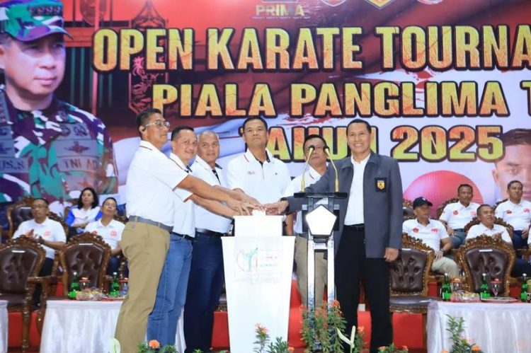 Wakil Panglima TNI Resmi Tutup Open Karate Tournament Piala Panglima TNI 2025