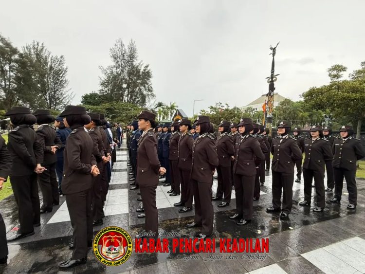 Wujud Sinergi dan Soliditas TNI-Polri, Polwan Polda Kaltim Ikuti Upacara HUT TNI ke-80 di Kodam VI Mulawarman