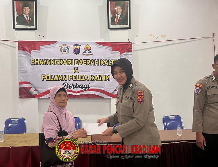 Polwan dan Bhayangkari Polda Kaltim Gelar Aksi Sosial “Berbagi” di Kelurahan Karang Jati Balikpapan