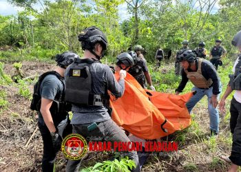 Respon Cepat Penemuan Mayat Pekerja Bangunan di Yahukimo, Satgas Ops Damai Cartenz dan Polres Yahukimo Lakukan Evakuasi