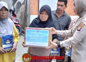 ASN Polda Kaltim Gelar Bakti Sosial Bagi Warga Terdampak Kebakaran di Pasar Baru Balikpapan