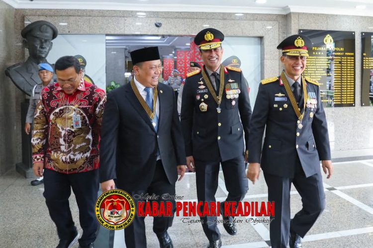 Kepala BNN RI Raih Tanda Kehormatan Bintang Bhayangkara Pratama dari Kapolri