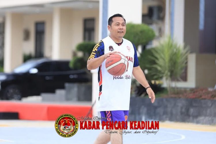 Kapolresta Balikpapan Pimpin Pertandingan Sparing Bola Basket antar Tim Polda Kaltim, Polresta Balikpapan, dan Polresta Samarinda
