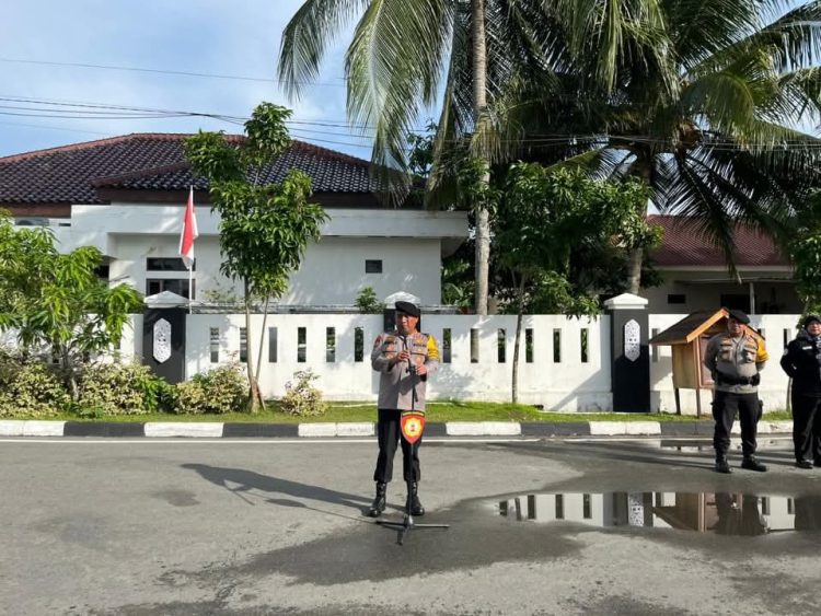 Dirsamapta Polda Kaltim Pimpin Apel Pagi Personel Operasi Lilin Mahakam 2025
