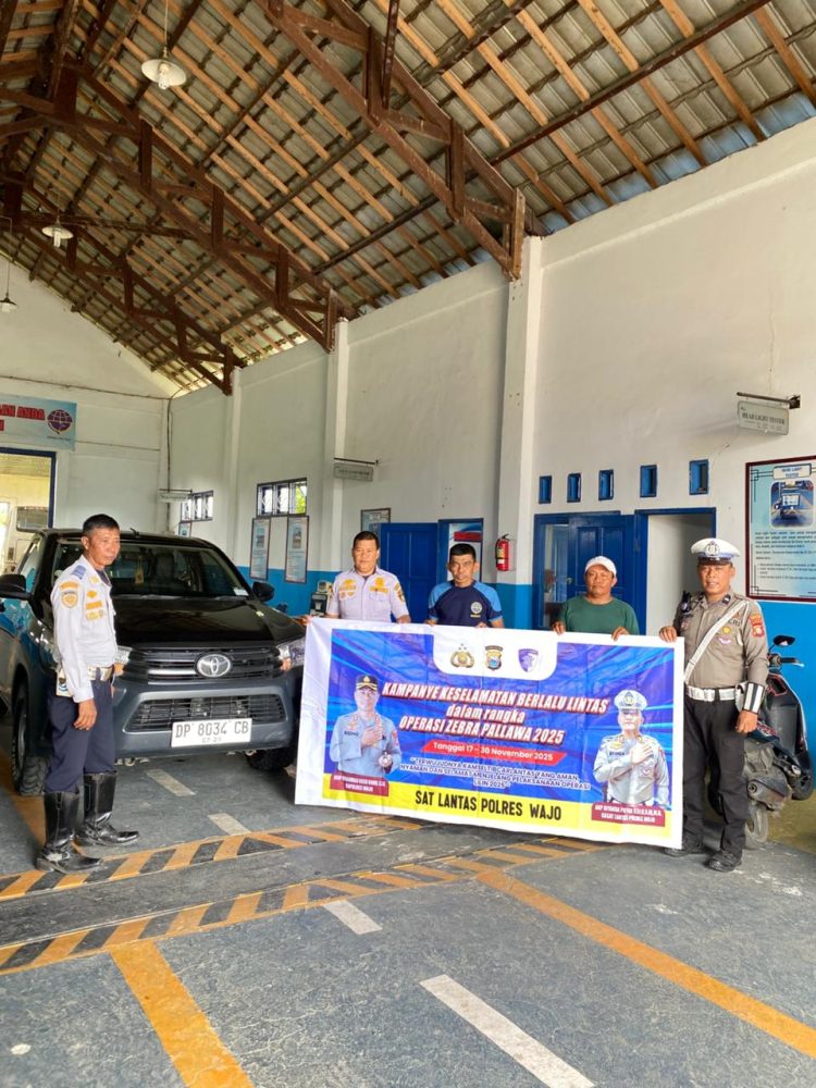 Cegah Pelanggaran dan Kecelakaan, Satlantas Polres Wajo Bersama Dishub Lakukan Ramp Check Kendaraan.