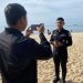 Personel Polda Kaltim Pantau Situasi Pantai Kemala di Masa Libur Nataru 2025–2026