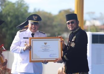 Tiga Camat Berprestasi Terima Penghargaan di Peringatan HUT ke-69 Pemprov Kaltim