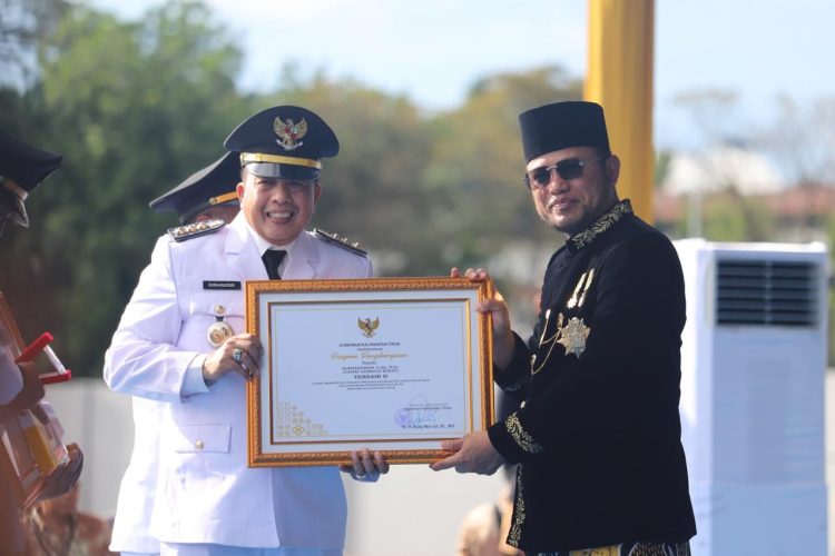 Tiga Camat Berprestasi Terima Penghargaan di Peringatan HUT ke-69 Pemprov Kaltim