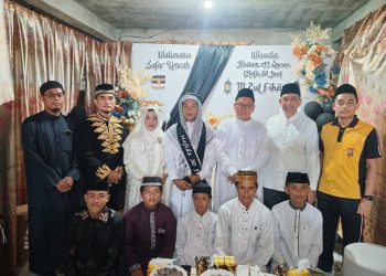 Kapolsek Pitumpanua menghadiri Undangan Wisuda Khatam Al-Qur’an Hafidz 30 Juz di Desa Batu.