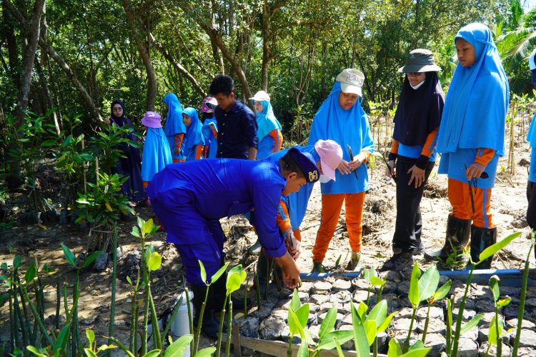 Tanamkan Keselamatan Perairan Sejak Dini, Ditpolairud Polda Kaltim Beri Edukasi kepada Siswa SD Islamic Global School