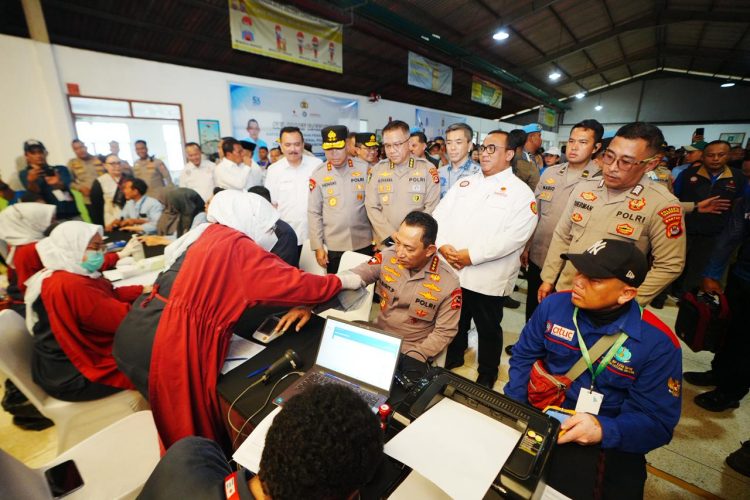 Kapolri Donor Darah, Wujud Kepedulian Polri kepada Buruh dan Masyarakat