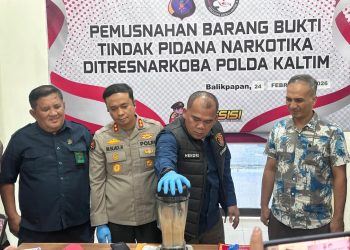 Tak Main-Main! Polda Kaltim Grebek ABH Bawa Ekstasi, Barang Bukti Dimusnahkan Langsung
