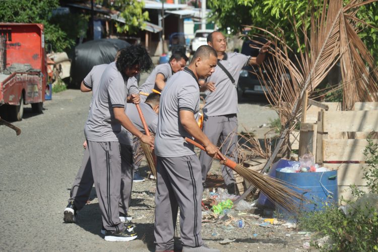 Wujudkan Lingkungan Bersih dan Sehat, Polres Wajo Laksanakan Kurvey di Seputaran Lapangan Merdeka dan Masjid Raya Sengkang.