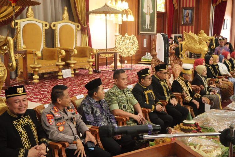 Kabid Propam Polda Kaltim Hadiri Hari Kaseh Selamat Sultan Kutai Kartanegara ke-XXI