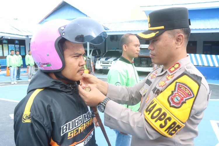 Lewat Polantas Mappatabe, Kapolres Wajo Ajak Ojol Perkuat Solidaritas dan Disiplin Lalu Lintas