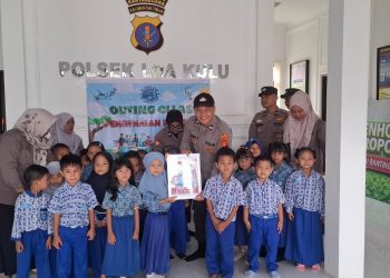 Puluhan Murid TK Kunjungi Polsek Loa Kulu, Belajar Tugas Polisi Lewat Program Polsanak