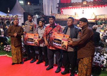 Doorprize dan Lakon Semar Bikin Pagelaran Wayang Kulit di Balikpapan Kian Meriah