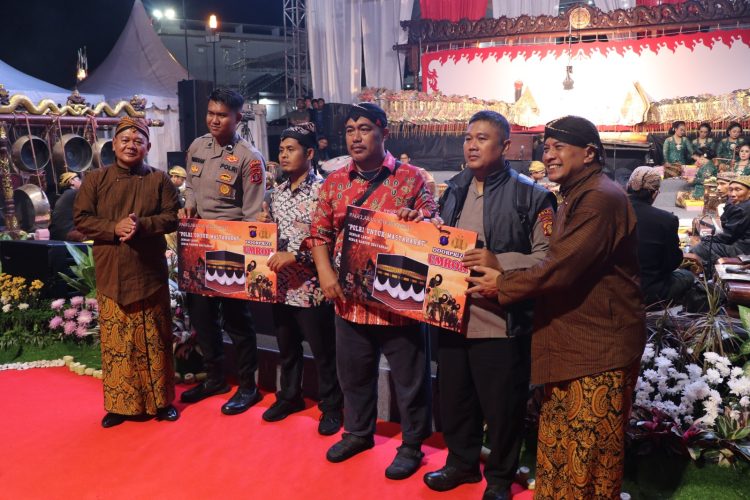 Doorprize dan Lakon Semar Bikin Pagelaran Wayang Kulit di Balikpapan Kian Meriah