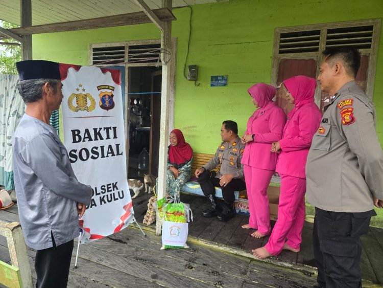 Kepedulian Polri, Polsek Loa Kulu Salurkan Bantuan Sembako ke Warga Kurang Mampu