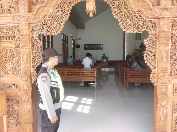 Jaga Kekhusyukan Ibadah, Polisi Sisir Sejumlah Gereja di Anggana