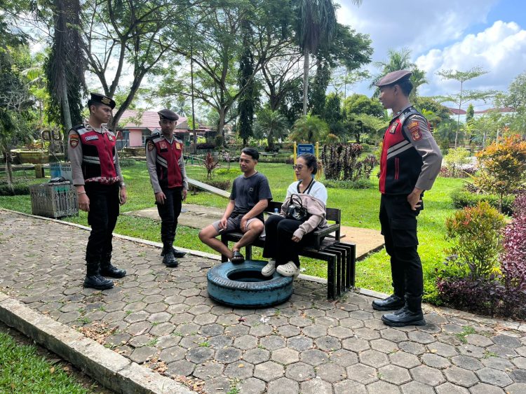 Patroli Curhat Sat Samapta Kukar Disambut Antusias Warga