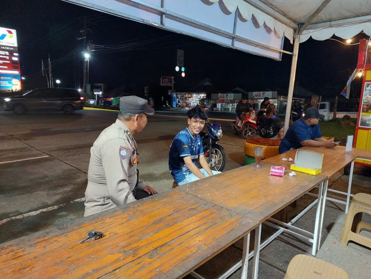 Bhabinkamtibmas Desa Tani Harapan Intensifkan Sambang, Dorong Warga Aktifkan Siskamling