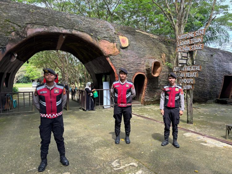 Libur Imlek 2026, Patroli Polres Kukar Bikin Wisata Ladaya Aman dan Nyaman