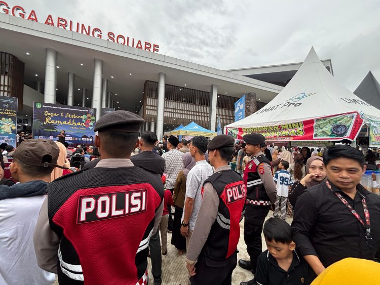 Patroli Ramadhan, Sat Samapta Polres Kutai Kartanegara Jaga Keamanan di Tangga Arung Square