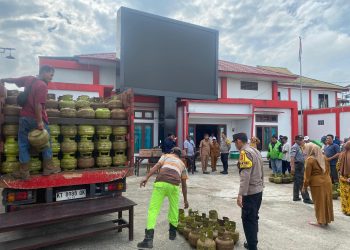 Jelang Ramadhan, Polisi Turun Tangan Kawal Operasi Pasar Elpiji 3 Kg di Purwajaya