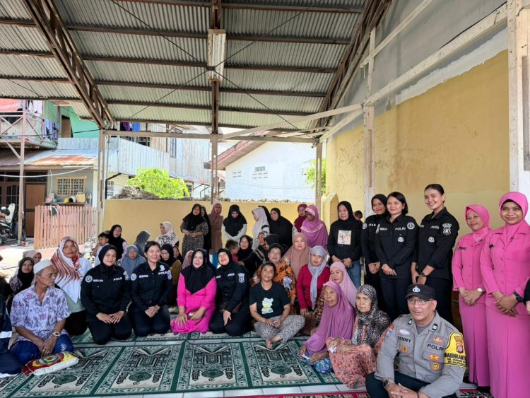 Di Balik Seragam, Ada Kepedulian: Polwan Polda Kaltim Berbagi untuk Sesama