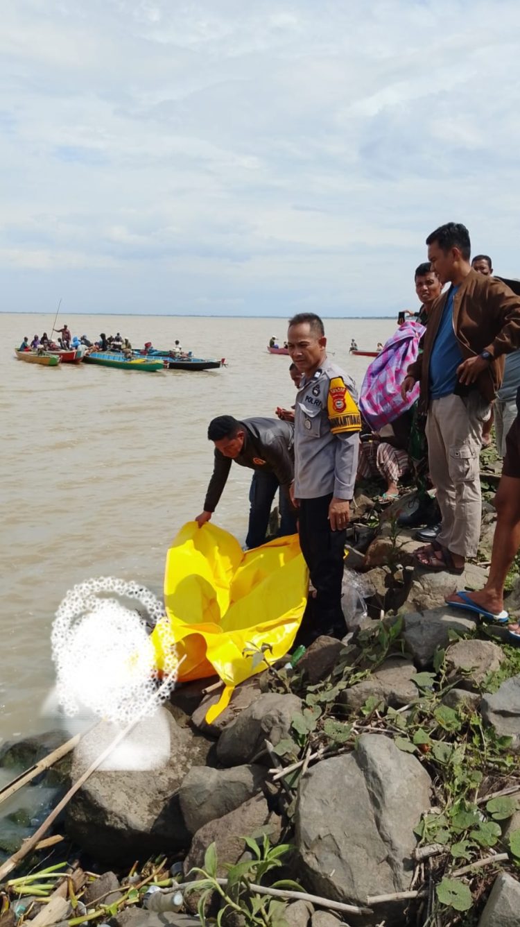 Setelah menerima laporan dari warga, adanya penemuan mayat.kapolsek tempe bergerak cepat bersama tim langsung olah tempat kejadian perkara ,(TKP). Di pesisir danau Tempe.