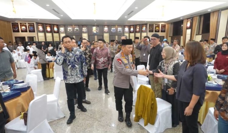 Berbagi di Bulan Suci, Kapolri Tekankan Polri Bekerja dengan Hati
