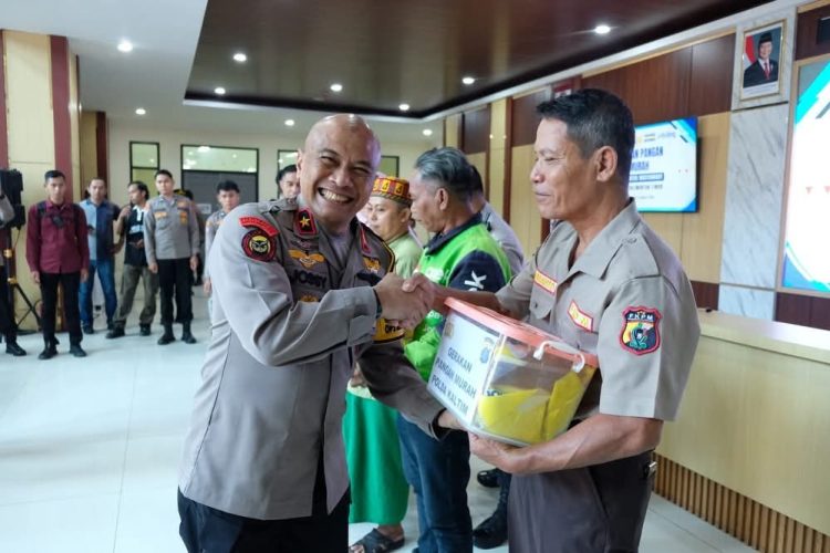 Wakapolda Kaltim Tegaskan Pengawasan Distribusi Sembako Saat Tinjau Gerakan Pangan Murah di Balikpapan
