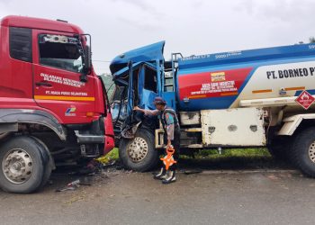 Dua Truk Tangki Tabrakan di Lebak Ulaq, Korban Dievakuasi ke RSUD AM Parikesit