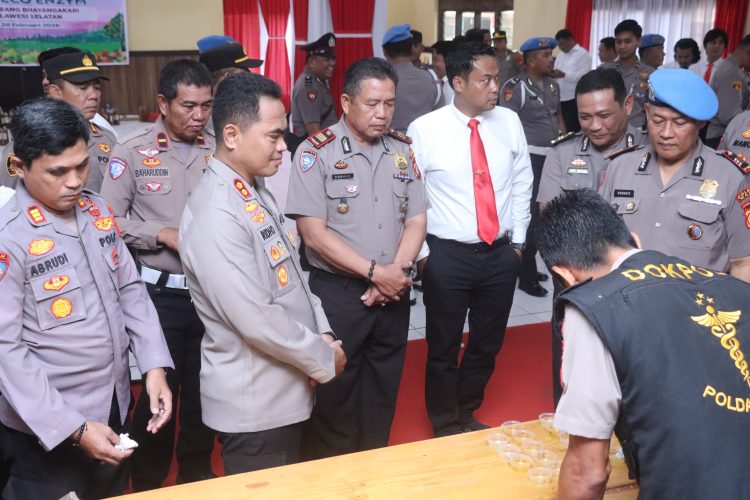Untuk Mencegah Penyalahgunaan Narkoba, Propam Polres Wajo Gelar Gaktibplin dan Tes Urine setiap anggota
