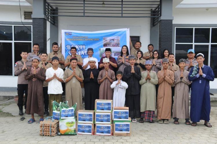 Satgas Operasi Damai Cartenz Salurkan Bantuan Sosial untuk Santri dan Anak Panti di Jayapura