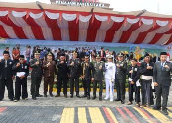 Kapolres PPU Hadiri Upacara HUT ke-24 Penajam Paser Utara, Sinergi Forkopimda Jaga Perayaan Berlangsung Aman dan Khidmat