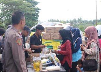 Bantu Warga Jelang Lebaran, Polres PPU Hadirkan Bazar Pangan Murah di Pasar Induk Penajam